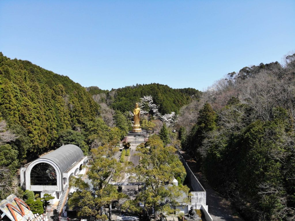 大観音寺とルーブル彫刻美術館をドローンで撮影 三重県のhp制作会社エフ ファクトリー