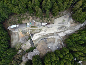 スリーシスターズ犬舎上空をドローンで撮影した静止画像