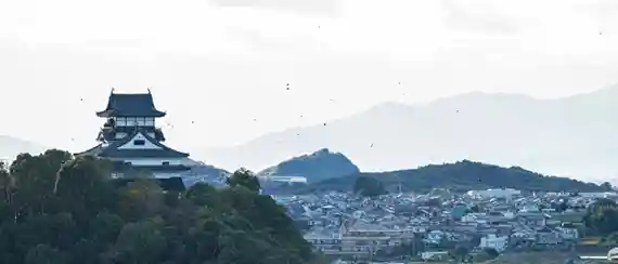 犬山城と各務原市の街並み